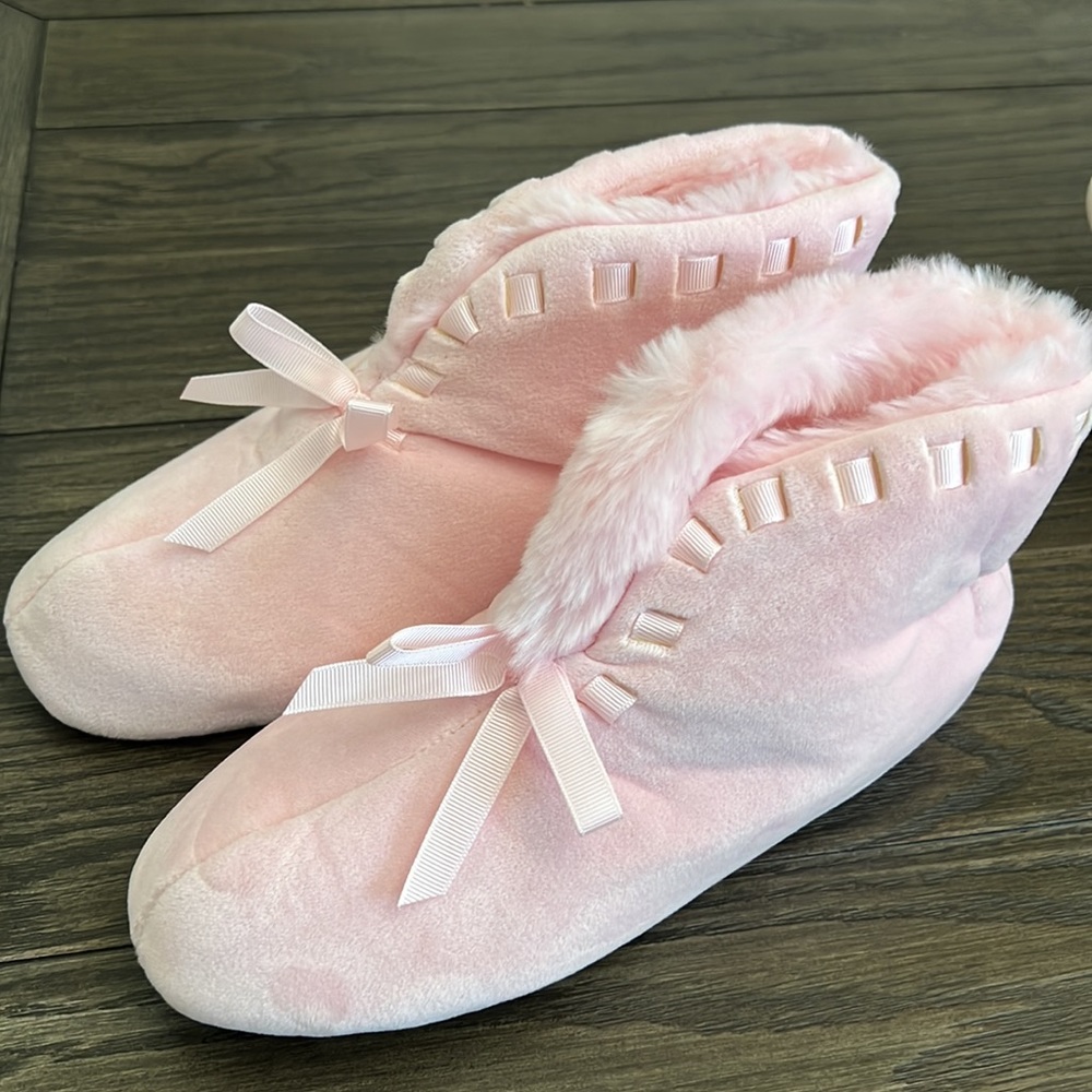 Dearfoams Pink Women's Slippers - Picture 3 of 6